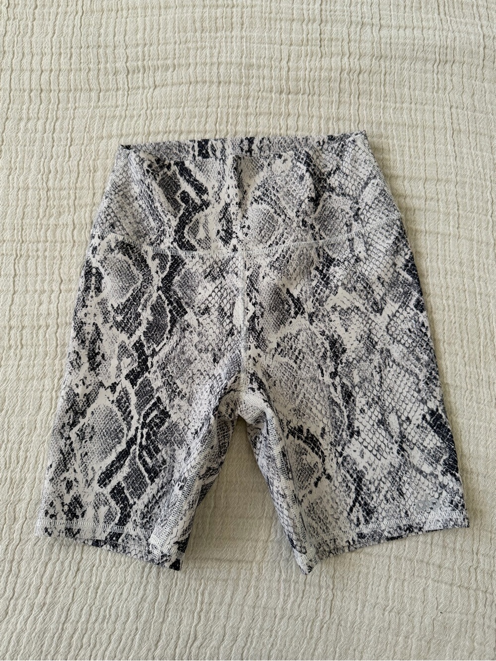 ALO Yoga Men’s Snake-Print Athletic Shorts - Black & White